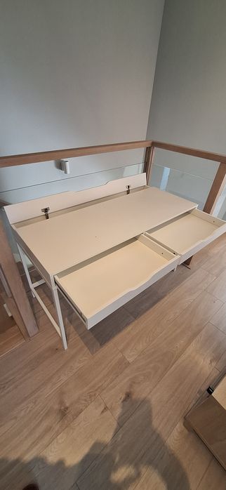 Biurko Alex IKEA – białe, nowoczesne, z dwiema szufladami