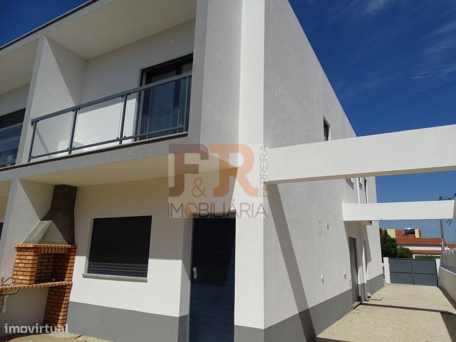 Moradia Geminada Duplex T3 semi-nova com Pérgula , Fernão Ferro
di...