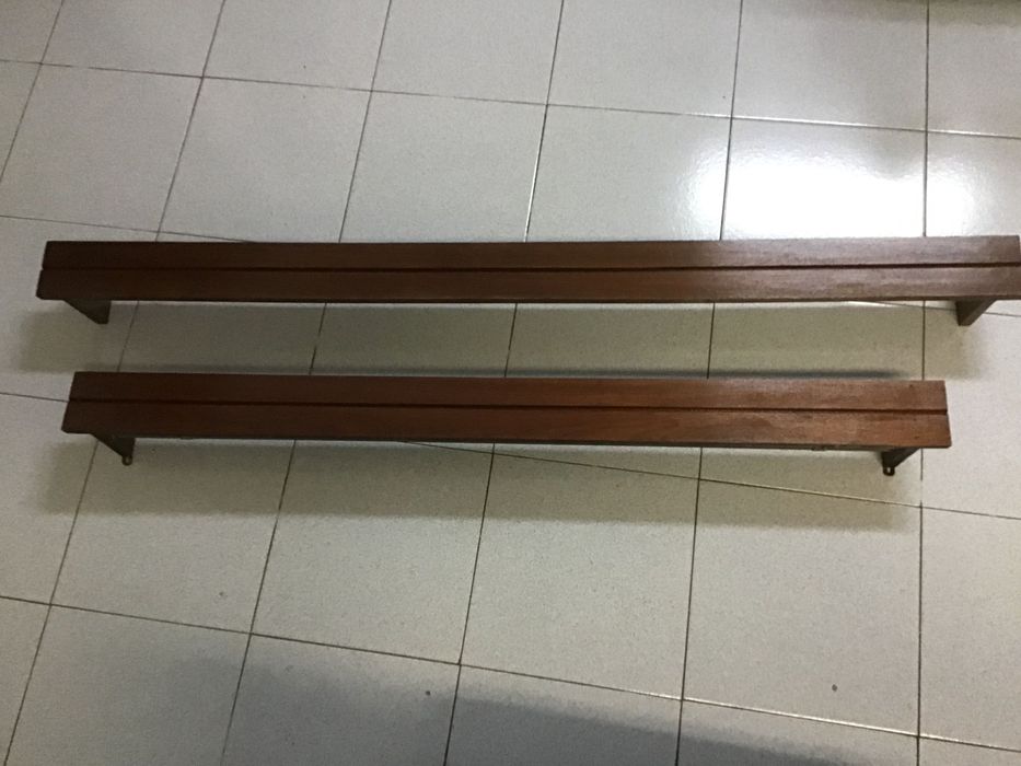 Sanefas em madeira antiga de boa qualidade e em muito bom estado.