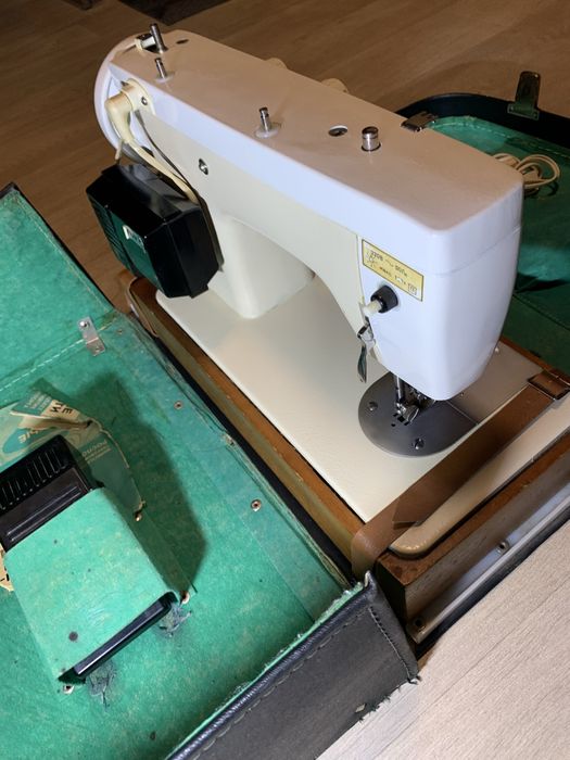 Швейная машинка ЧАЙКА 142