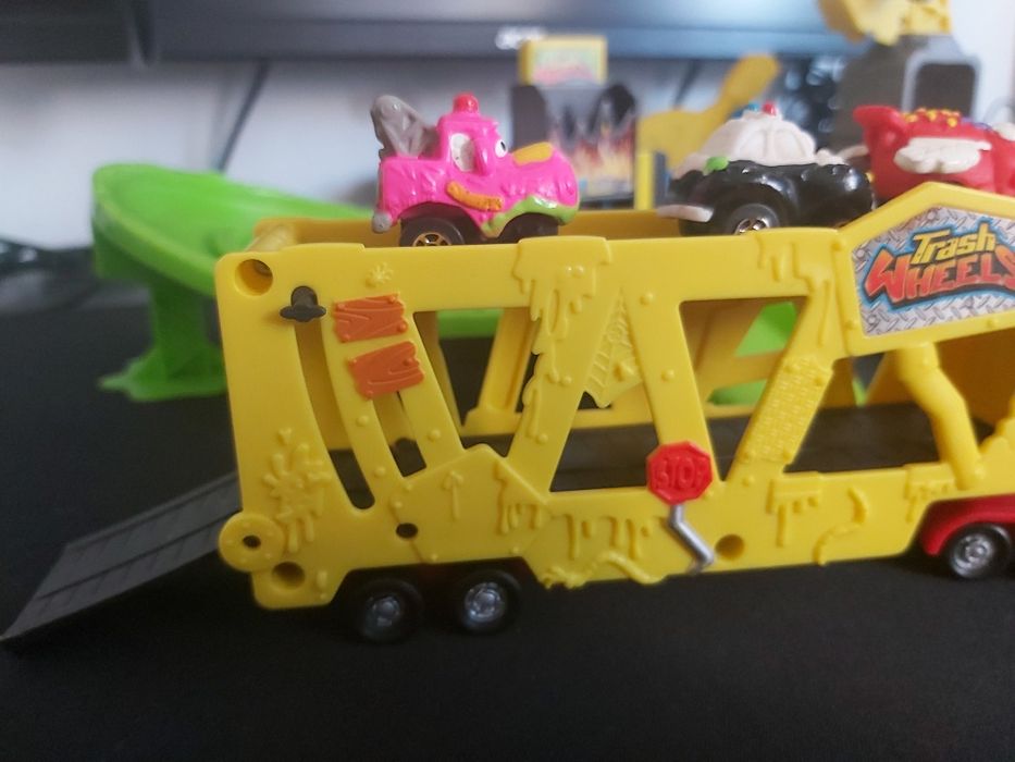 Pista + transportadora + 3 carros Trash Wheels