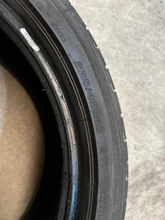 33 - Pneu Bridgestone potenza 225/45 r18