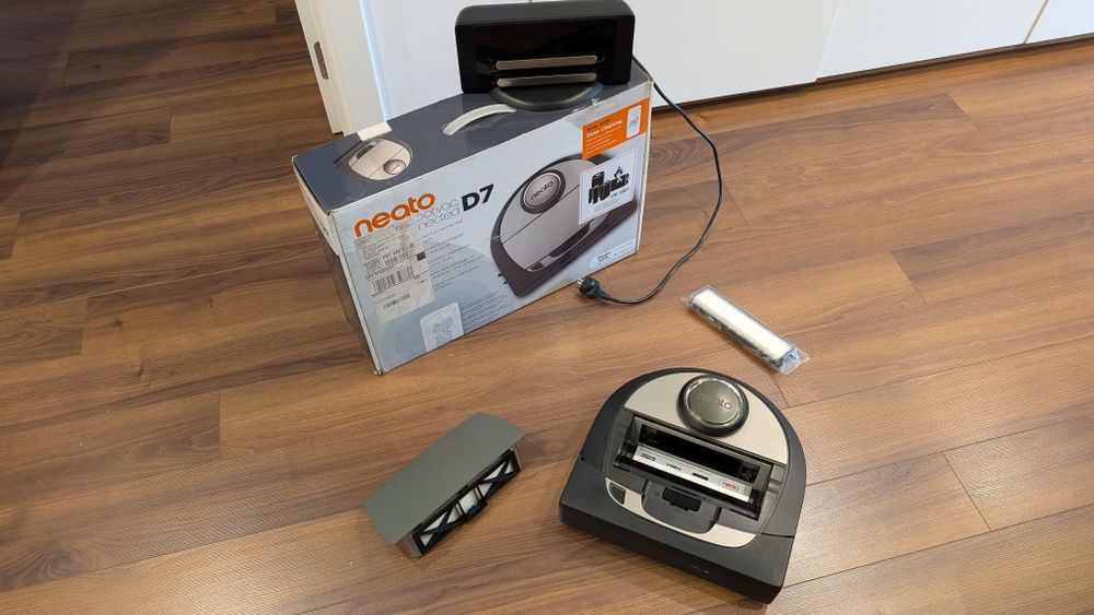 Robot Aspirador NEATO D7 - Não carrega