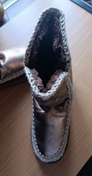 Botas The Fame Monster, com pêlo, Douradas - Novo

- Tamanho: 40

Os p