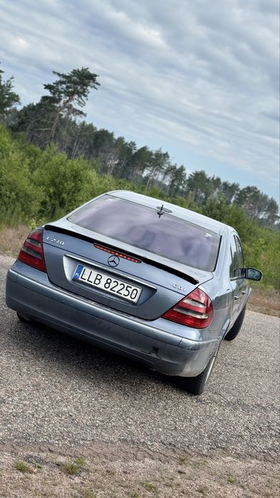 Mercedes Benz W211