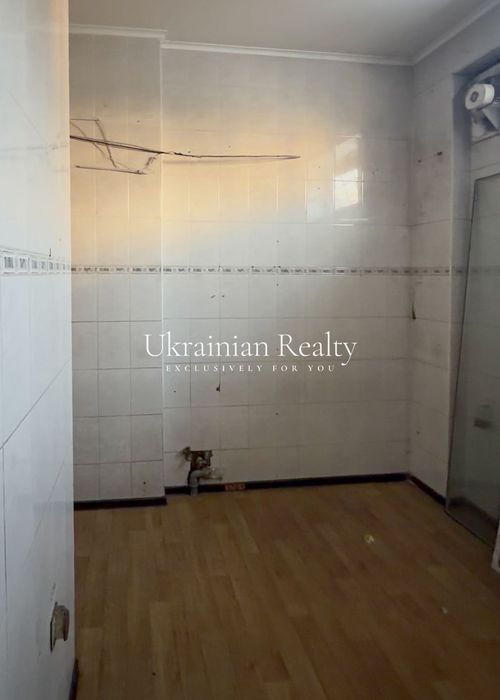 Продаж Фасадного приміщення 106 м²  вул. Перова, 44