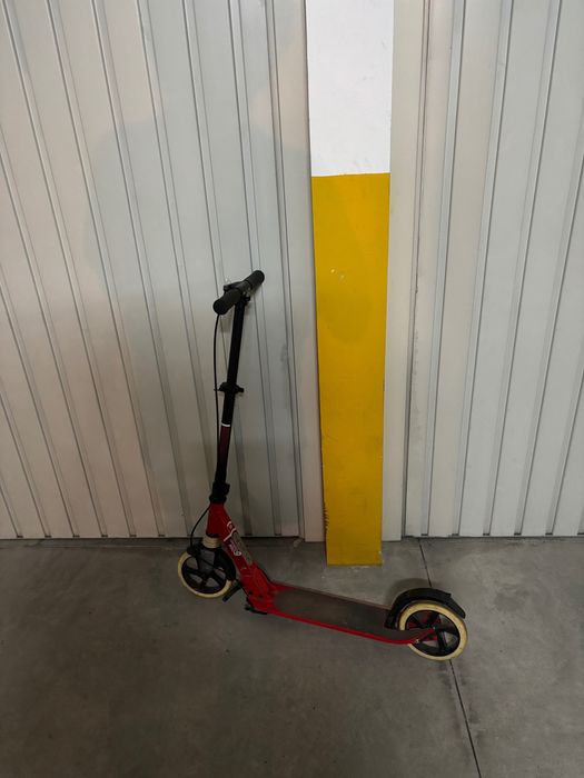 Trotinete usada com descanso