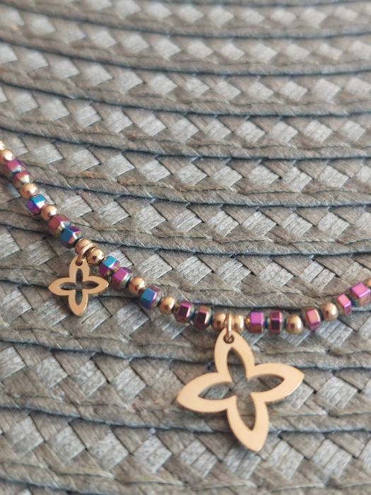 Naszyjnik z holo hematytami i kawiatkami