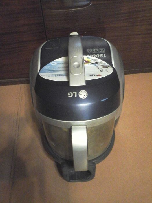 Продам пылесос - LG VK 78183 R - 1800 W