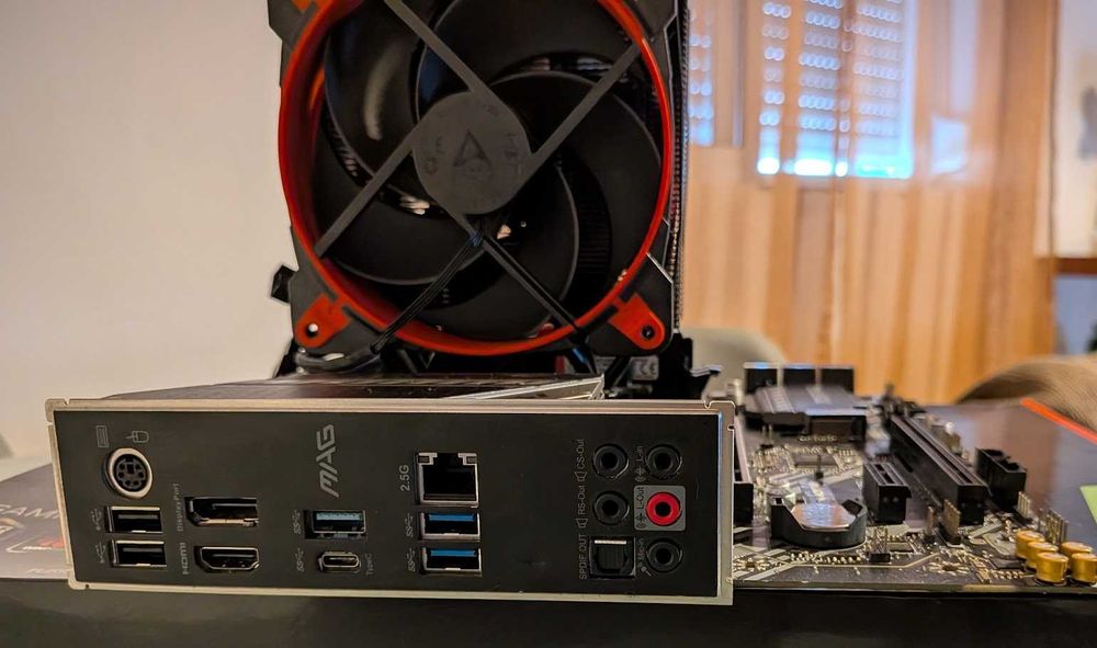 Build PC - Board Gaming MAG B460 TOMAHAWK + i5 10400 + Cooler Artic +16 GB RAM