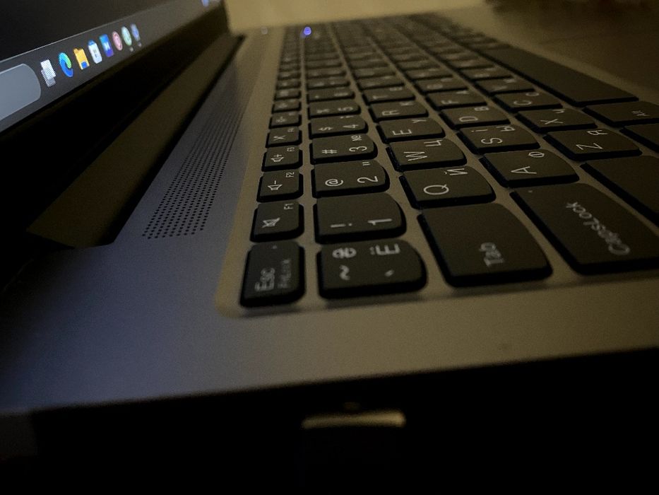 Сучасний Lenovo Slim 3 | Ryzen 5 7520U | 16GB RAM | SSD 512GB