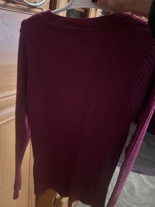 Burgundowy sweterek rozpinany
