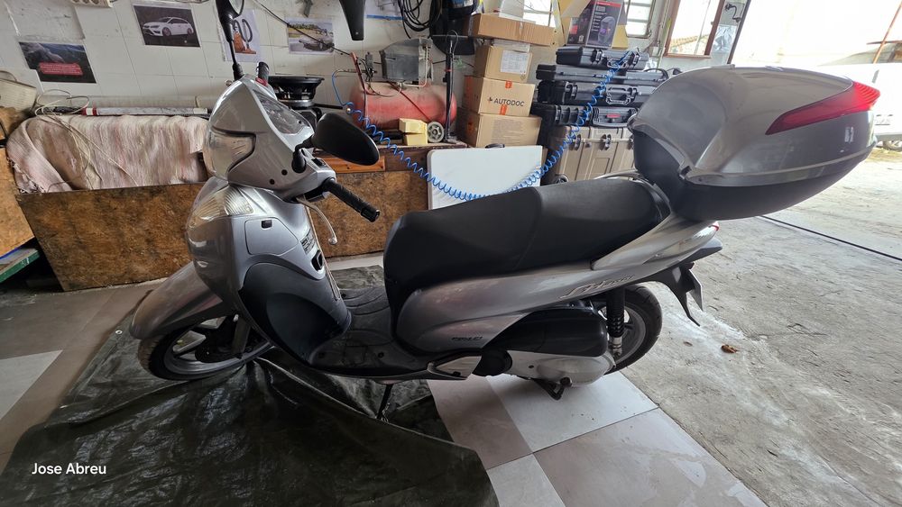 Honda SH 300i scooter muito boa kilometros reais