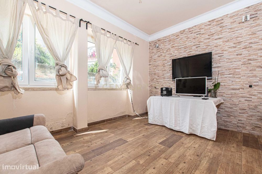 Apartamento T2 remodelado (Penha de França) -  (PROPOSTAS MULTIPLAS)