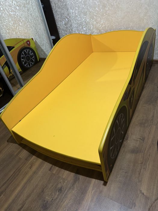 Кровать машина детская