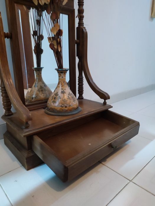 Móvel de entrada com espelho