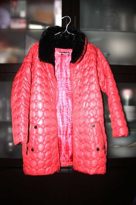 Kispo rosa cereja com pelo na gola da marca ANA SOUSA T. L