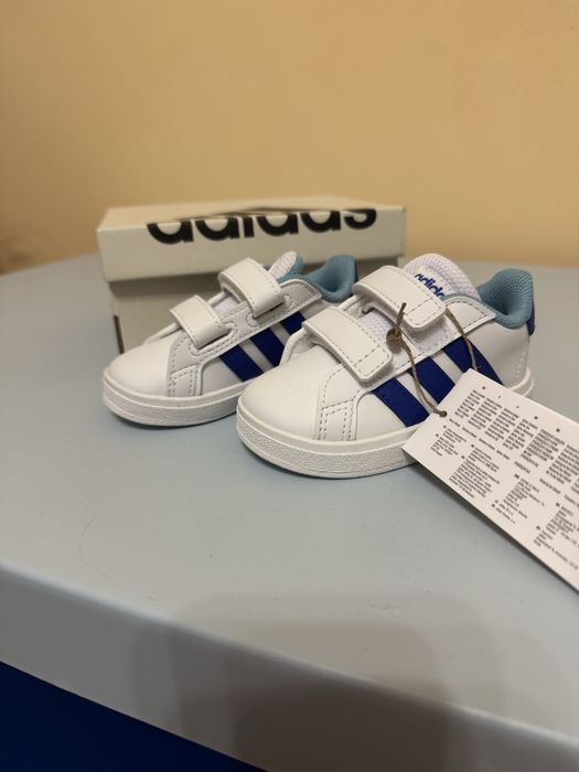 Кросівки дитячі adidas оригінал, нові розмір 19.