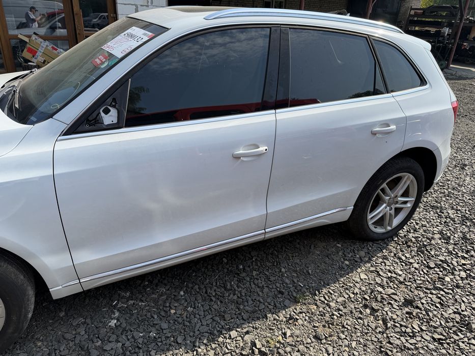 Двері ліва сторона  Audi Q5 8R0 білі LS9R дверь двери