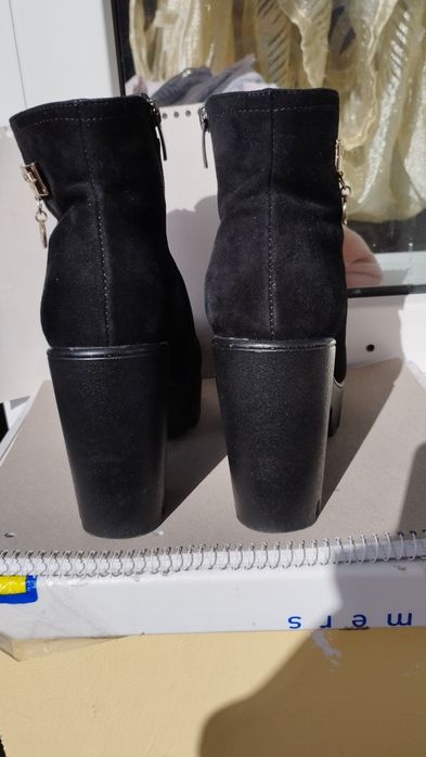 Замшеві демісезонні черевички на тракторній підошві