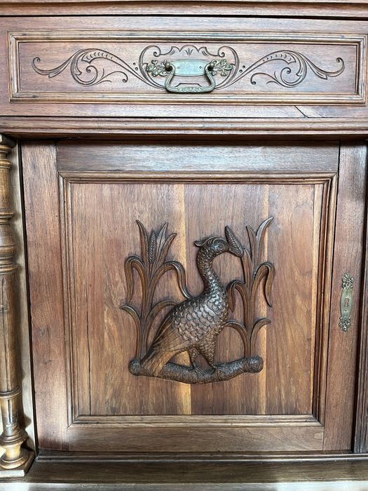 Louceiro em castanho e mármore