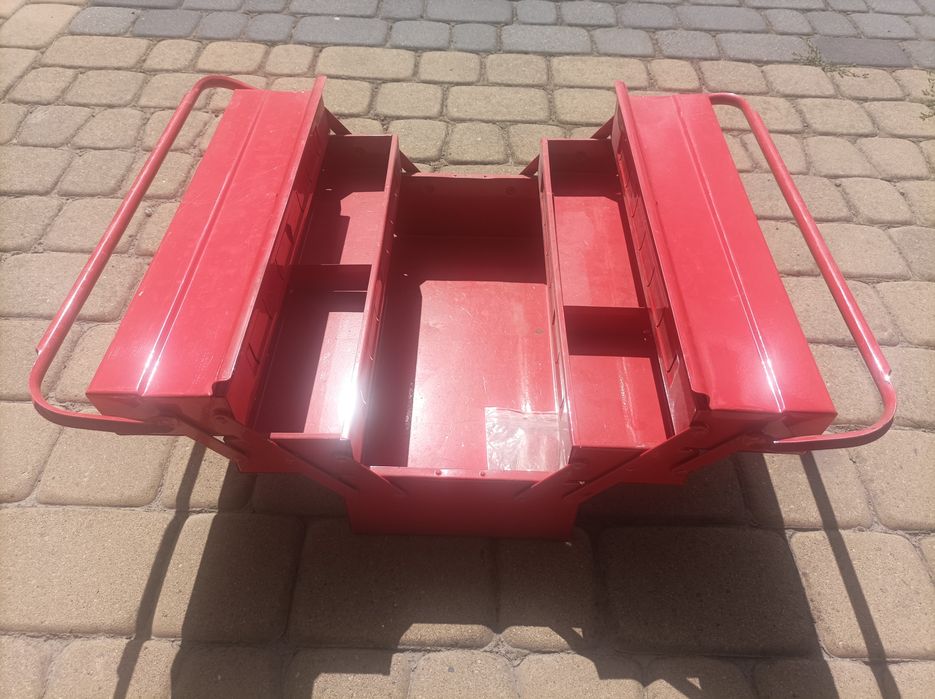 Metalowa skrzynka narzędziowa