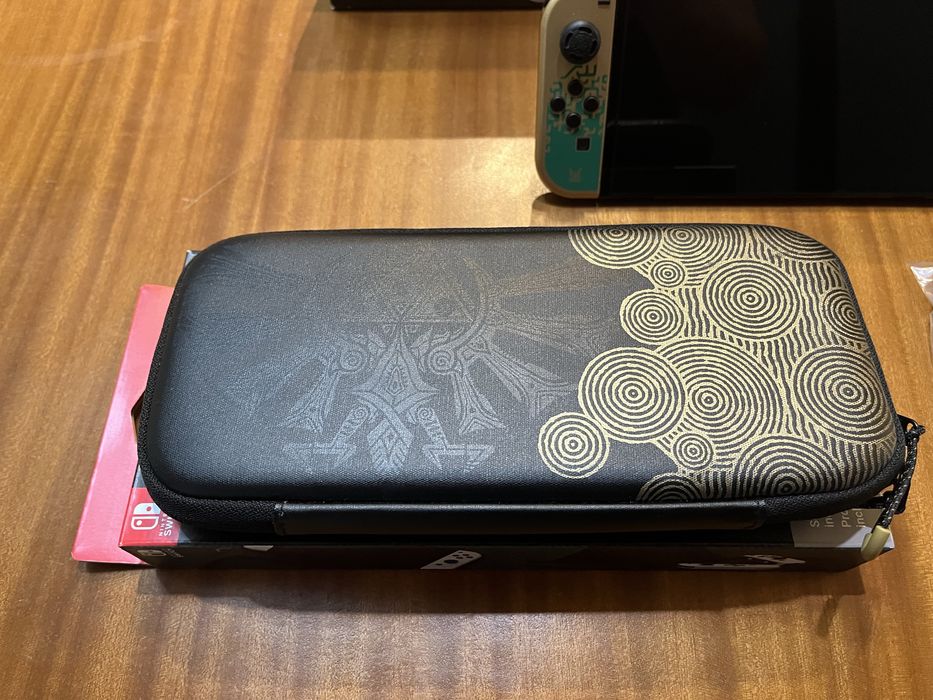 Nintendo Switch OLED Zelda TotK edition + acessórios