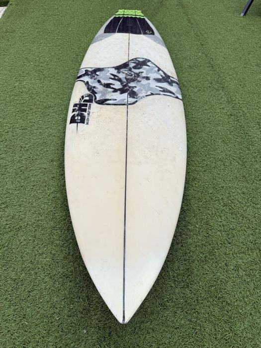 Prancha DHD 6’0 / quilhas carbono - pronta a surfar