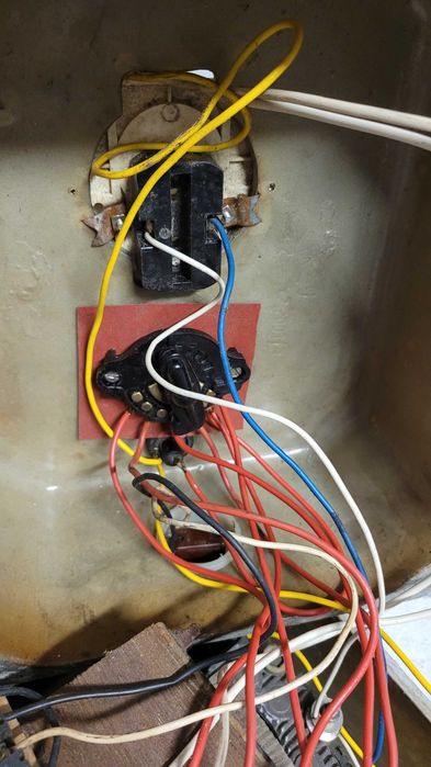 Stary transformator sieciowy