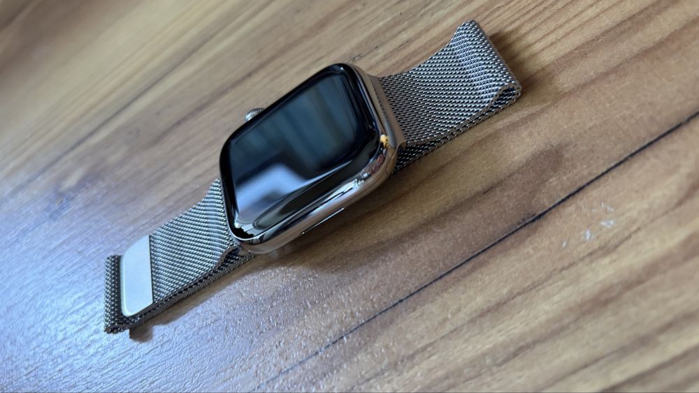 Apple Watch Series 8 GPS + Cellular aço inoxidável