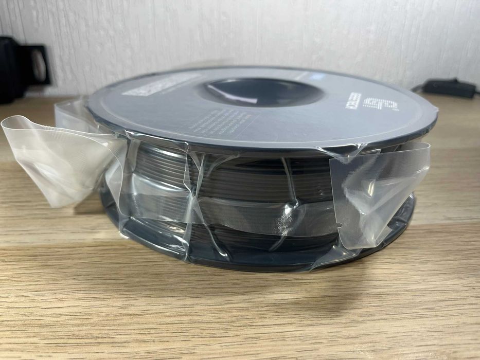 Rolos de filamento cor cobre e prateado efeito seda