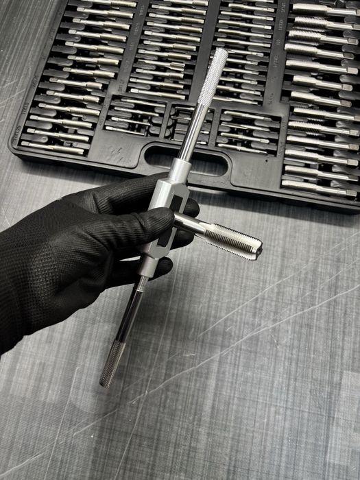 Набір мітчиків та плашок метричний 110 предметів M2 - M18