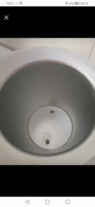 Chaleira / leiteira Eléctrica+jarra antiga viidro+Estatueta de resina 
Prato Vista Alegre Magnólia 
Ladeiro 10€
Saleiro 
165 gramas 
Base=8,5