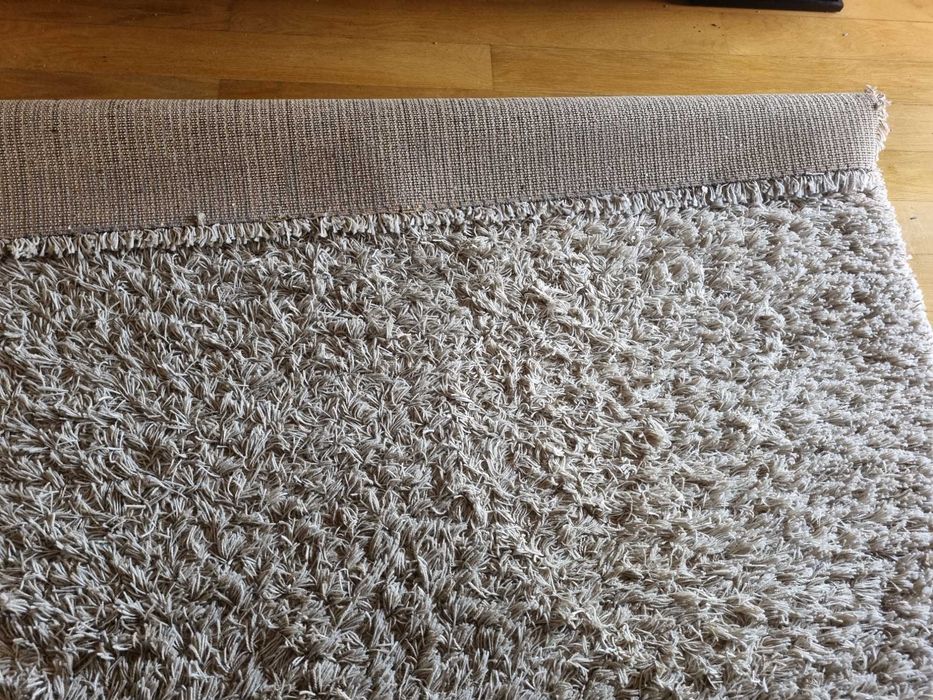 2 Tapetes/ carpetes em tom bege/creme de grandes dimensões