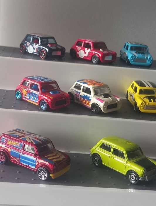 13  mini's hot wheels vs matchbox
