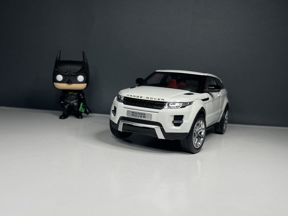 Дилерський Range Rover Evoque 1:18 модель машинка Gt Autos