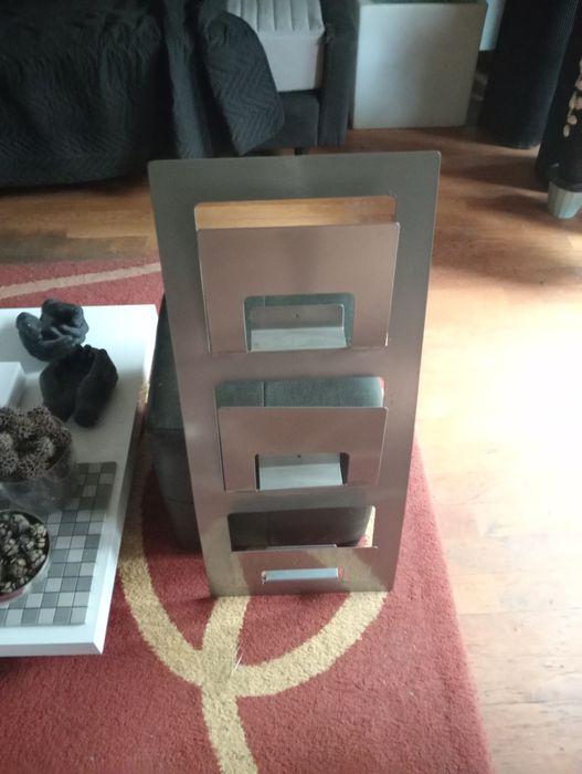 Porta revistas em excelente estado