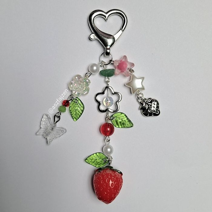 Brelok Truskawka strawberry Alternative Aesthetic goth Pinterest