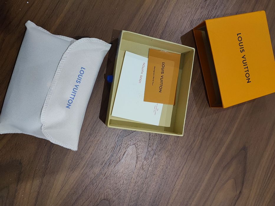 LV black wallet - com caixa