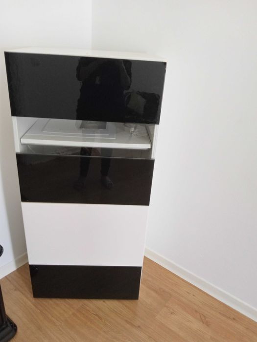 Móvel de Bar Preto e Branco