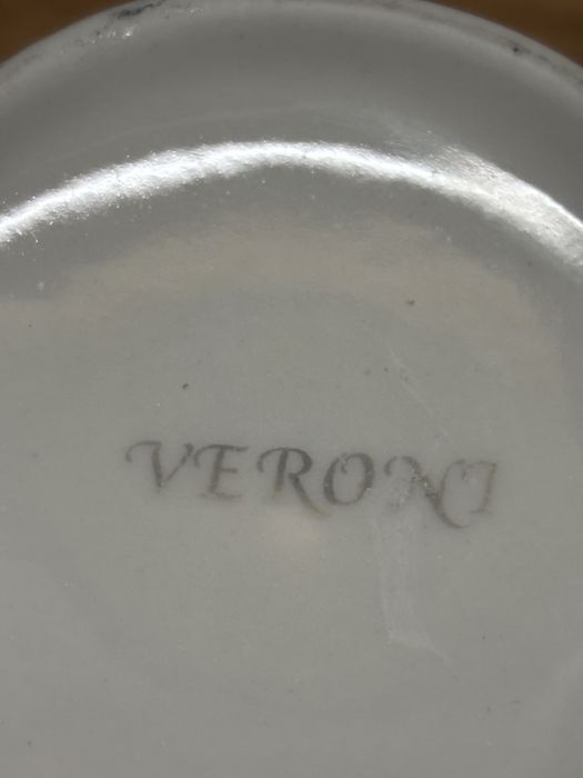 Kubek.  Veroni..