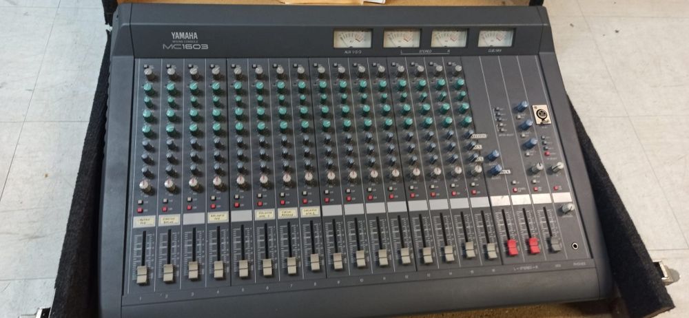 Mesa de mistura Yamaha