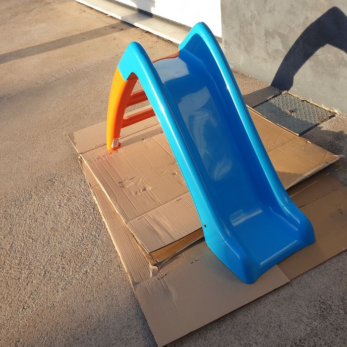 Escorrega infantil / criança