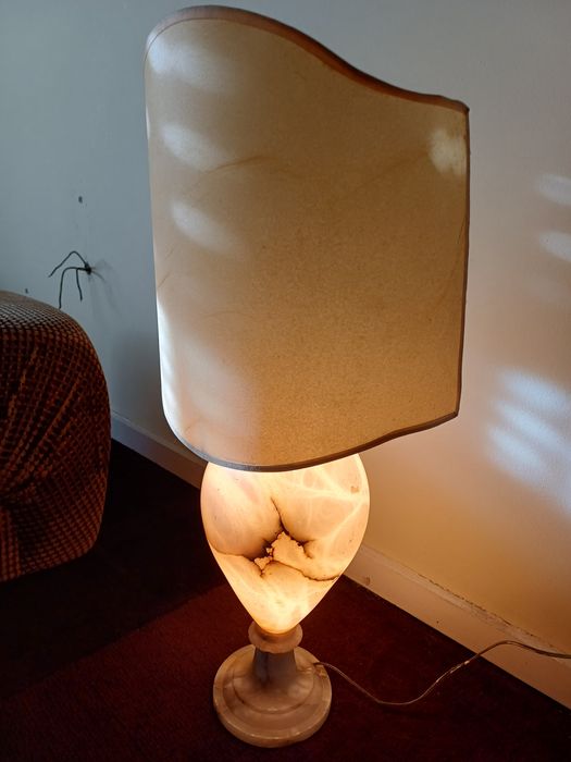 Candeeiro bse pedra marmore com luz dentro