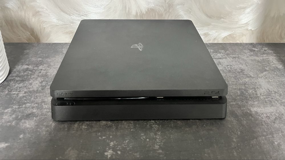 Ps4 Slim 1тб+2 геймпада+зарядна станція