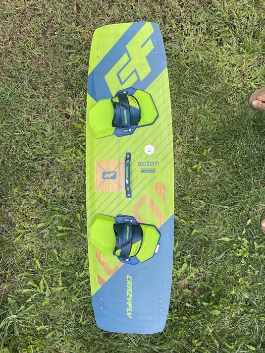 Prancha de kitesurf CrazyFly Acton 140x42 + Binary - 320 €