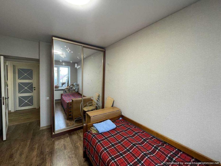 Продаю четырехкомнатную квартиру в Новострое на 12 Продольной д1