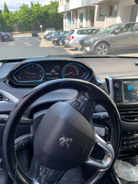 Peugeot 2008 — fotografia 8