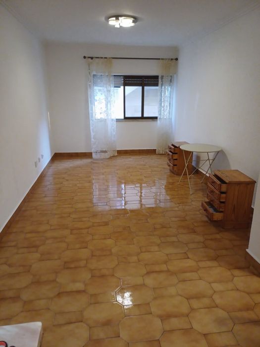 Arrenda-se T1 Costa da Caparica