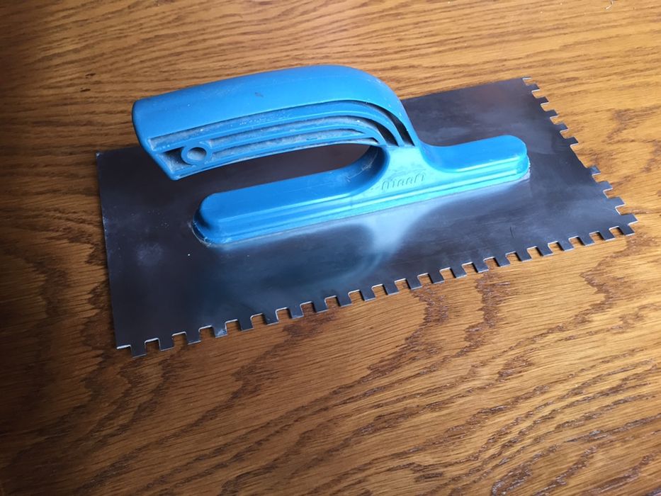 Гребенека, гребінь, гладилка для плитки